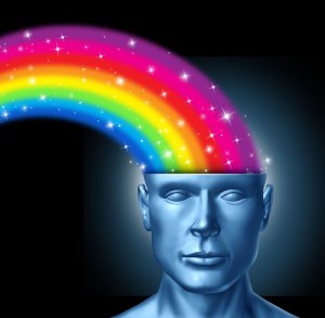 ein Regenbogen strömt ins Gehirn als Symbol für das Unerwartete beim BrainWalk