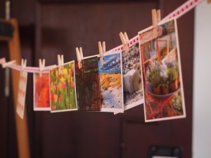 Postkarten auf der Wäscheleine: eine Idee für eine Challenge